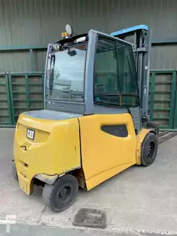 Chariots électriques à 4 roues 2016  CAT Lift Trucks EP 45 2 (2)