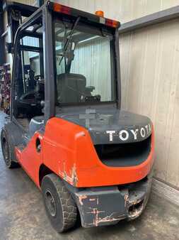 Chariots élévateurs diesel 2015  Toyota 06-8FD30F (3)
