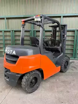 Dieseltruck 2016  Toyota 40-8FD35N (2)