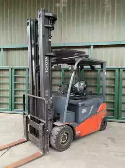 Eléctrico - 4 rodas 2014  Toyota 8FBMT30 (1)