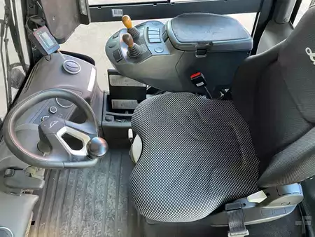 Chariots porte-conteneurs 2021  Linde H25T 1202 (5)