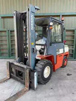 Chariots élévateurs GPL 1997  Nissan BFU3A450 (1)