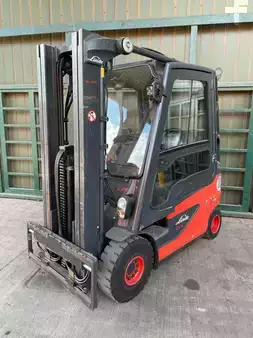 Sähkö - 4 pyör 2014  Linde E 25 387 (1)