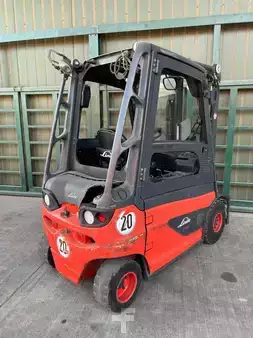 Sähkö - 4 pyör 2014  Linde E 25 387 (2)