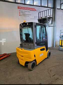 Carrelli elettrici 4 ruote 2020  Jungheinrich EFG 320 (1)