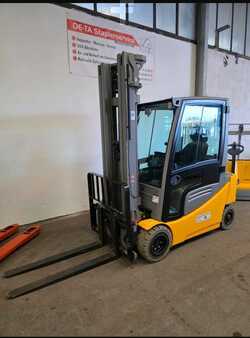 Carrelli elettrici 4 ruote 2020  Jungheinrich EFG 320 (2)