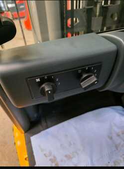 Carrelli elettrici 4 ruote 2020  Jungheinrich EFG 320 (9)