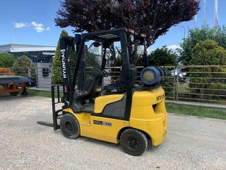 Gasoltruck 2012  Hyundai 15L-7M (1)