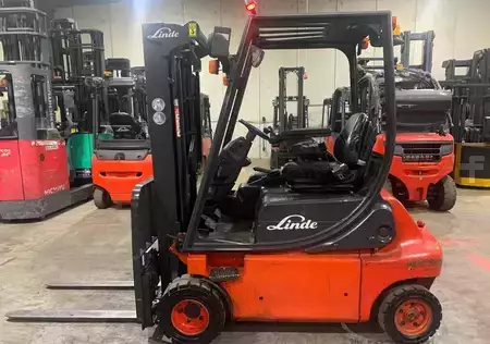 Electric - 4 wheels 1998  Linde E20P (1)