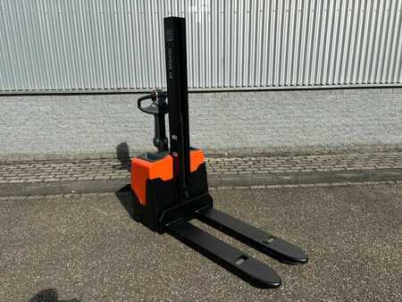 Stacker pedestre 2019  BT HWE 100 (2)
