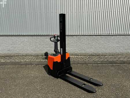Stacker pedestre 2019  BT HWE 100 (2)