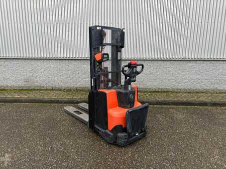 Stacker pedestre 2016  BT SWE120L (1)