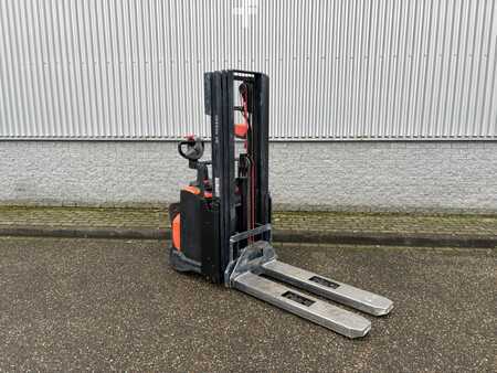 Stacker pedestre 2016  BT SWE120L (2)