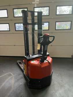 Stacker pedestre 2008  BT SWE120 (1)