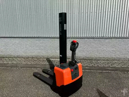 Wózek wysokiego podnoszenia 2014  BT HWE 100 (1)