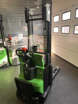 Stacker pedestre 2014  BT SWE140 (3)