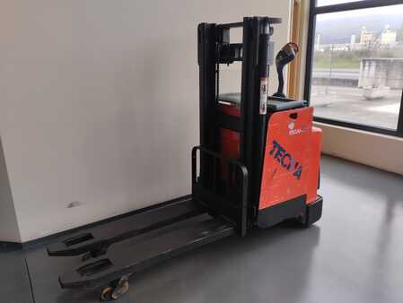 Pallet Stackers 2004  Yale MP20XD-17 (2) 
