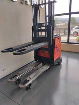 Pallet Stackers 2004  Yale MP20XD-17 (1) 