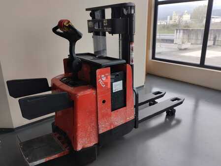 Pallet Stackers 2004  Yale MP20XD-17 (4) 