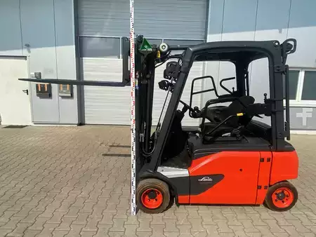 Elektro 4 Rad 2016  Linde E20PL-02 + Ladegerät 3516 --EK (1)