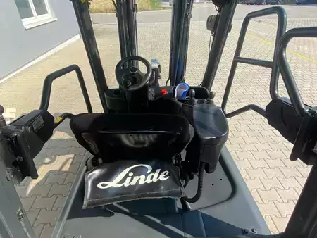 Elektro 4 Rad 2016  Linde E20PL-02 + Ladegerät 3516 --EK (13)
