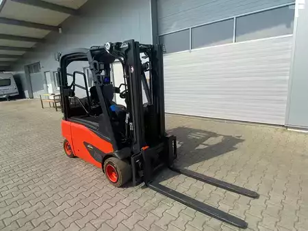 Elektro 4 Rad 2016  Linde E20PL-02 + Ladegerät 3516 --EK (7)