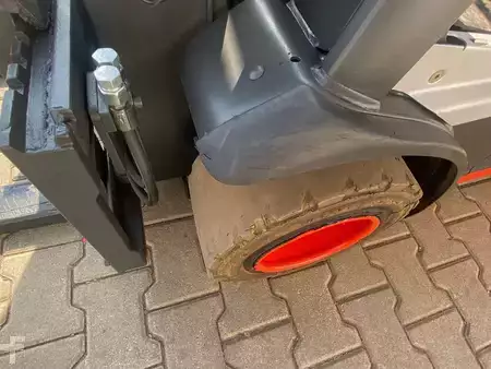 Elektro 4 Rad 2016  Linde E20PL-02 + Ladegerät 3516 --EK (9)