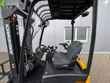 Carrelli elettrici 3 ruote 2015  Jungheinrich EFG113--EK (10)