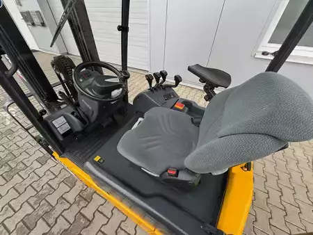 Carrelli elettrici 3 ruote 2015  Jungheinrich EFG113--EK (11)