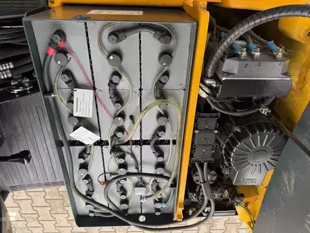 Carrelli elettrici 3 ruote 2015  Jungheinrich EFG113--EK (14)
