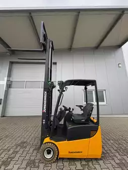 Carrelli elettrici 3 ruote 2015  Jungheinrich EFG113--EK (2)