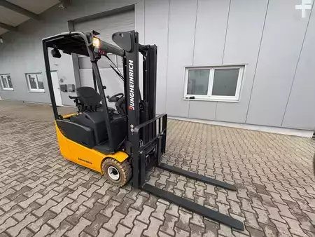 Carrelli elettrici 3 ruote 2015  Jungheinrich EFG113--EK (6)