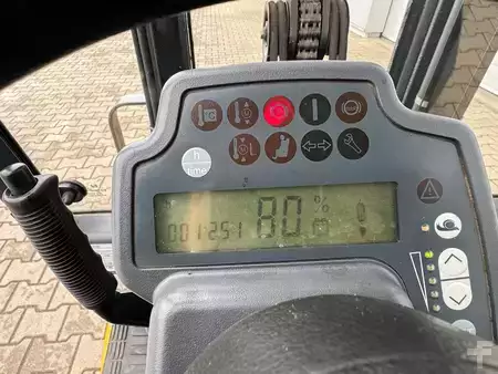 Elektryczne 3-kołowe 2015  Jungheinrich EFG113 + Ladegerät 3698 (ist hinter 3699) --EK (12)
