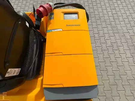 Tahač 2023  Jungheinrich EZS 570--EK (17)