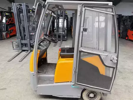 Tahač 2022  Jungheinrich EZS 570--EK (13)