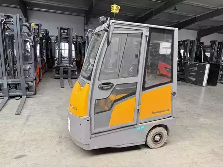 Tahač 2022  Jungheinrich EZS 570--EK (1)