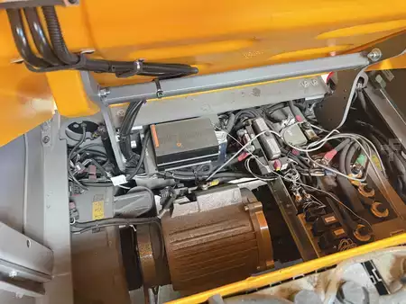 Tahač 2023  Jungheinrich EZS 570--EK (8)