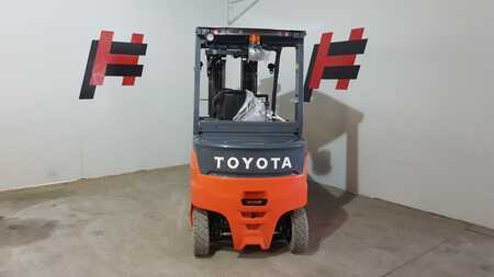 Chariot 4 roues électrique 2023  Toyota 9FBM25T (3)