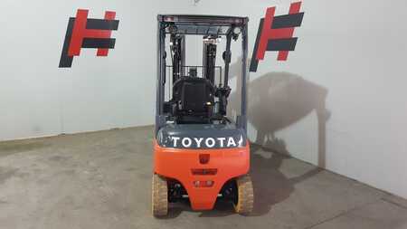 Chariot 4 roues électrique 2023  Toyota 8FBM16T (4)