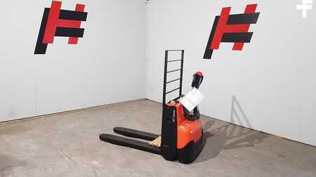 Electric Pallet Trucks 2025  BT LWE140 (1)