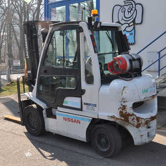 Propane Forklifts 2016  Nissan GX 32 (2)