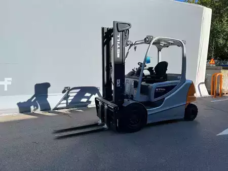 Eléctrica de 4 ruedas 2019  Still RX60-40 (1)