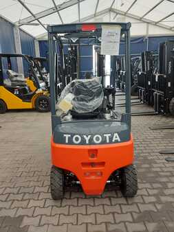Chariot 4 roues électrique 2023  Toyota 8FBM16T (2)