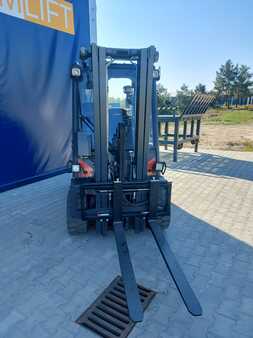 LPG Forklifts 2014  Linde H25T-02 (5)