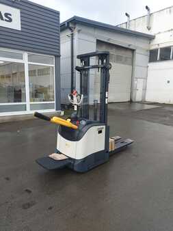 Pallet Stackers 2023  Crown ET4000-1.4 (1)