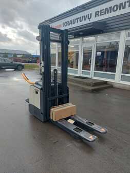 Pallet Stackers 2023  Crown ET4000-1.4 (2) 