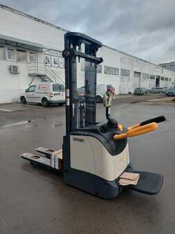 Pallet Stackers 2023  Crown ET4000-1.4 (4) 
