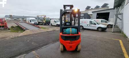 Chariots élévateurs GPL 2009  Linde H14T (4)