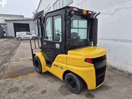 Chariots élévateurs diesel 2017  Hyundai 30D-9E (1)