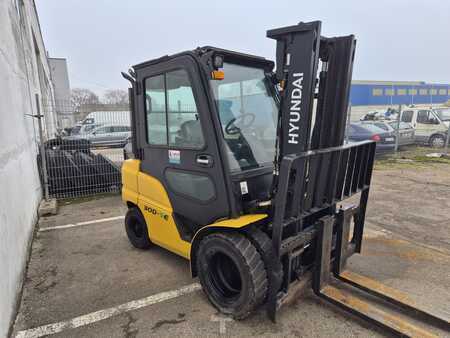 Chariots élévateurs diesel 2017  Hyundai 30D-9E (2)